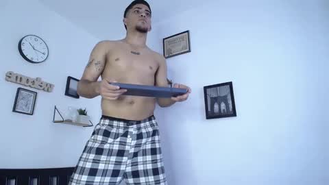 Snapshot of izaak_taylor7 chatting on March 12, 6:44 pm izaack online show from March 12, 6:44 pm