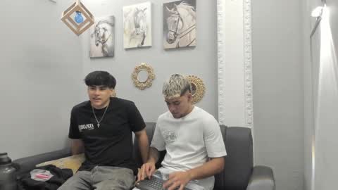 Snapshot of izaak_taylor7 chatting on February 1, 12:26 pm izaack online show from February 1, 12:26 pm