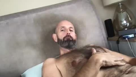 izzysboytoy1 online show from November 3, 10:41 am