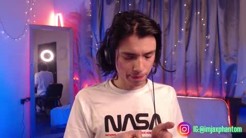 Hey im Jaxxxon check my info     online show from November 3, 9:46 am