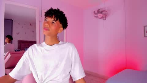 Jackk Russell  online show from April 7, 4:01 am