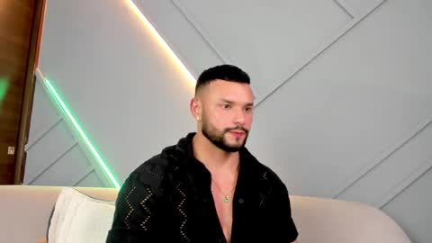 Snapshot of jackson_wayne__ chatting on February 17, 9:52 pm Jackson Wayne online show from February 17, 9:52 pm