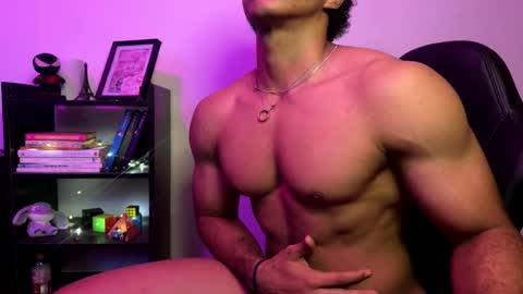 jake_hill1 online show from November 10, 4:39 am