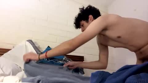 james2002og online show from December 14, 4:08 am