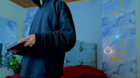 james_adamss_ online show from April 11, 12:09 pm