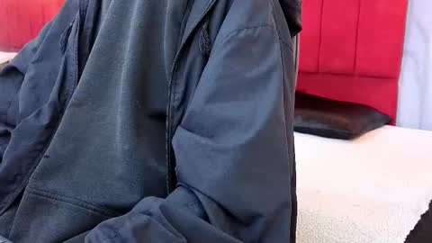 james_adamss_ online show from February 3, 12:32 pm