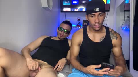 Snapshot of james_and_max chatting on March 7, 12:58 am james_and_max online show from March 7, 12:58 am