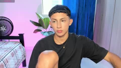 Snapshot of jamess_blanco chatting on September 20, 7:25 pm jamess_blanco online show from September 20, 7:25 pm