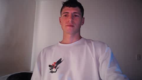 jamesss____ online show from December 15, 7:42 pm