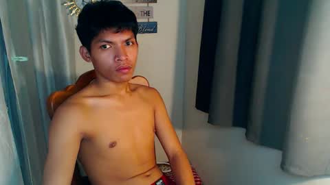 janlloyd04 online show from April 6, 6:58 am