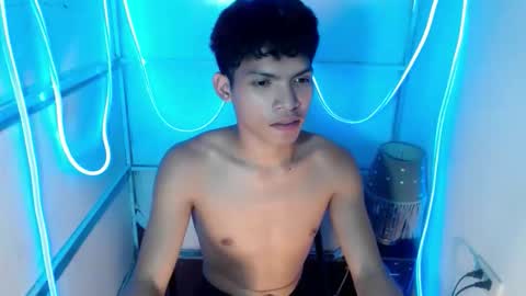 janlloyd04 online show from March 21, 8:19 am