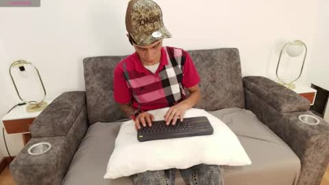 jayden_castillo online show from January 17, 8:33 pm