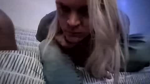 jayflgator online show from November 2, 12:37 am