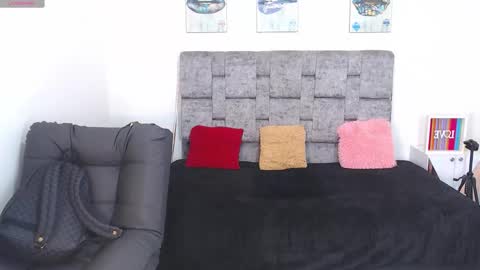 jeipyhot21_ online show from November 19, 9:14 pm