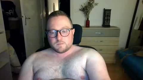 jeuneloup92 online show from January 16, 8:22 pm