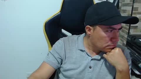 Snapshot of jhonatan_morales_s chatting on October 7, 11:53 pm jhonatan_morales_s online show from October 7, 11:53 pm