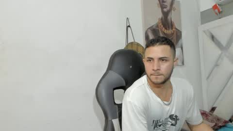 Snapshot of jhonny_flames7 chatting on January 22, 4:02 am jhonny online show from January 22, 4:02 am