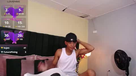 Snapshot of jhos_padill chatting on October 20, 2:43 pm jhos online show from October 20, 2:43 pm