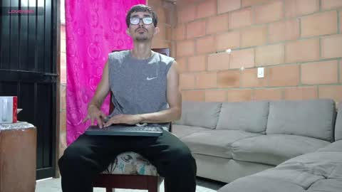 jhosuamoore2 online show from May 26, 12:23 pm