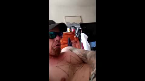 Im single online show from April 10, 9:11 pm