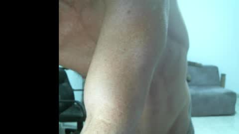 Snapshot of jlmbud chatting on October 20, 12:25 am jlmbud online show from October 20, 12:25 am