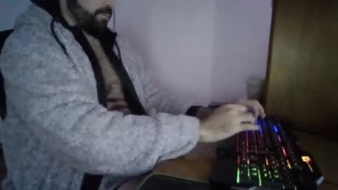 joaodias_18 online show from December 2, 10:32 pm