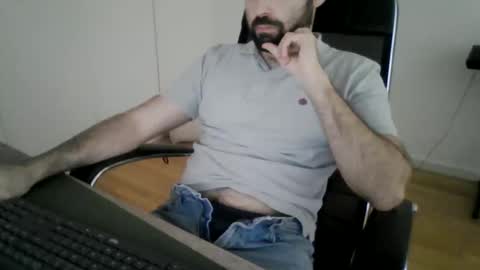 joaodias_18 online show from May 8, 5:02 pm