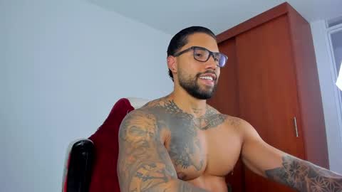 joe_esthetic online show from April 4, 9:01 pm