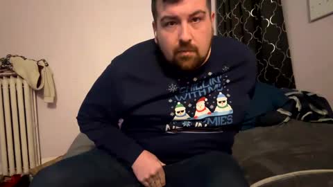 Snapshot of joejoe329 chatting on December 6, 12:45 am joejoe329 online show from December 6, 12:45 am