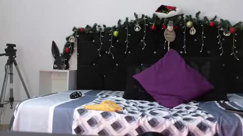 John  online show from December 17, 11:06 am