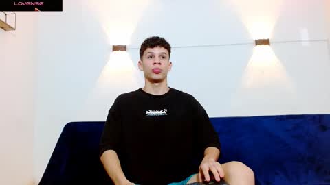 john_ssnow29 online show from November 18, 9:46 am