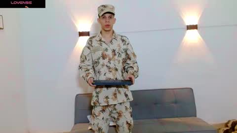 john_ssnow29 online show from December 1, 12:30 pm