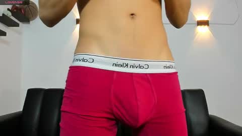 john_ssnow29 online show from April 10, 9:05 am