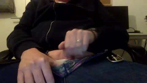 Snapshot of johnjerkof chatting on February 19, 9:25 pm johnjerkof online show from February 19, 9:25 pm