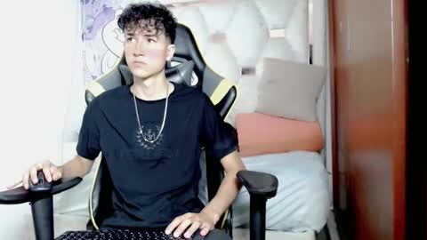 johnny_cagee online show from December 1, 3:31 am