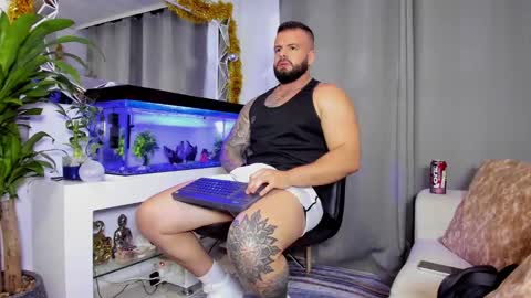 Snapshot of johnnygrayson_ chatting on December 20, 11:16 pm JOHNNY online show from December 20, 11:16 pm