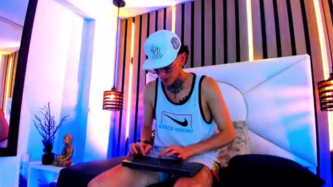 johnsonisaac94  online show from October 15, 3:03 am