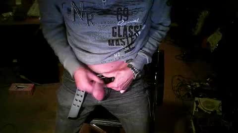 Snapshot of jointhechat chatting on December 30, 1:37 am Dirty Harry online show from December 30, 1:37 am