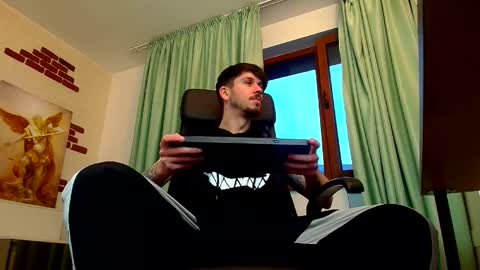 Snapshot of jonahshaw chatting on September 30, 4:29 am JonahShaw online show from September 30, 4:29 am