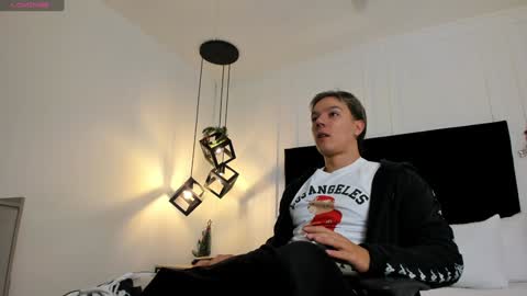 Jonathan Danielss  online show from December 13, 11:23 am