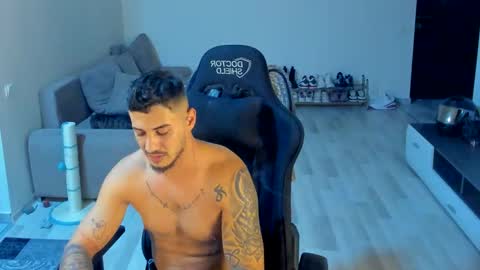 jonnyporn1 online show from November 3, 9:38 pm