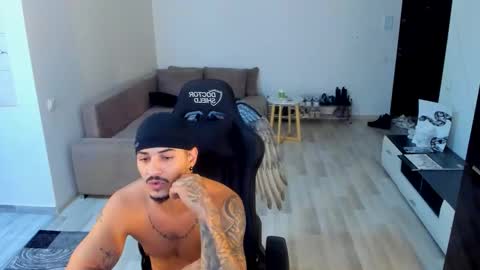 jonnyporn1 online show from October 17, 6:06 am