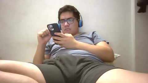 Snapshot of joselino249595_ chatting on December 4, 6:55 am TwinkJoselinoHot online show from December 4, 6:55 am