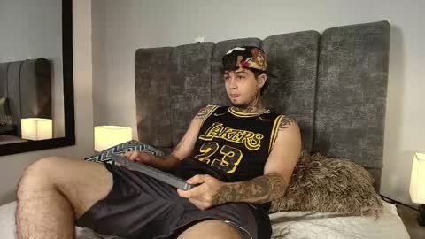 juan_alvarez18 online show from January 6, 2:04 am