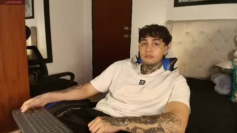 juan_alvarez18 online show from June 3, 5:53 am