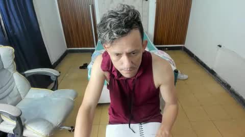 juan_and_luke online show from April 11, 11:36 am