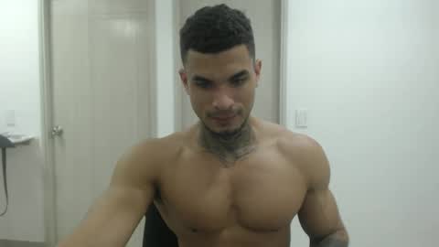 Snapshot of juan_gomez_1 chatting on December 17, 11:59 pm juan_gomez_1 online show from December 17, 11:59 pm