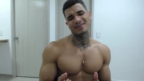 Snapshot of juan_gomez_1 chatting on December 24, 10:49 pm juan_gomez_1 online show from December 24, 10:49 pm