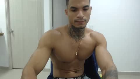 Snapshot of juan_gomez_1 chatting on January 15, 10:38 am juan_gomez_1 online show from January 15, 10:38 am