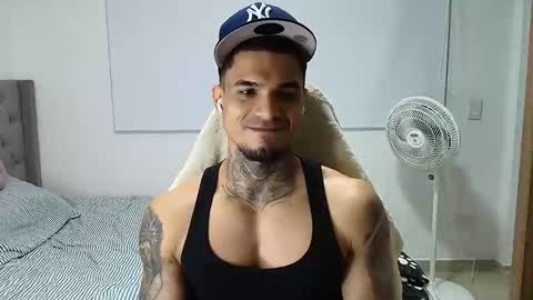 juan_gomez_1 online show from January 8, 1:33 am